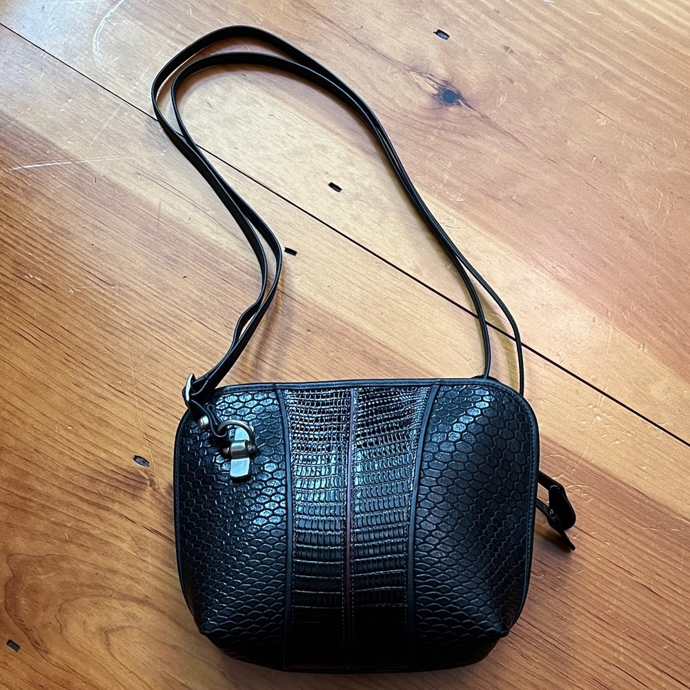 Chic Black Textured Crossbody Bag